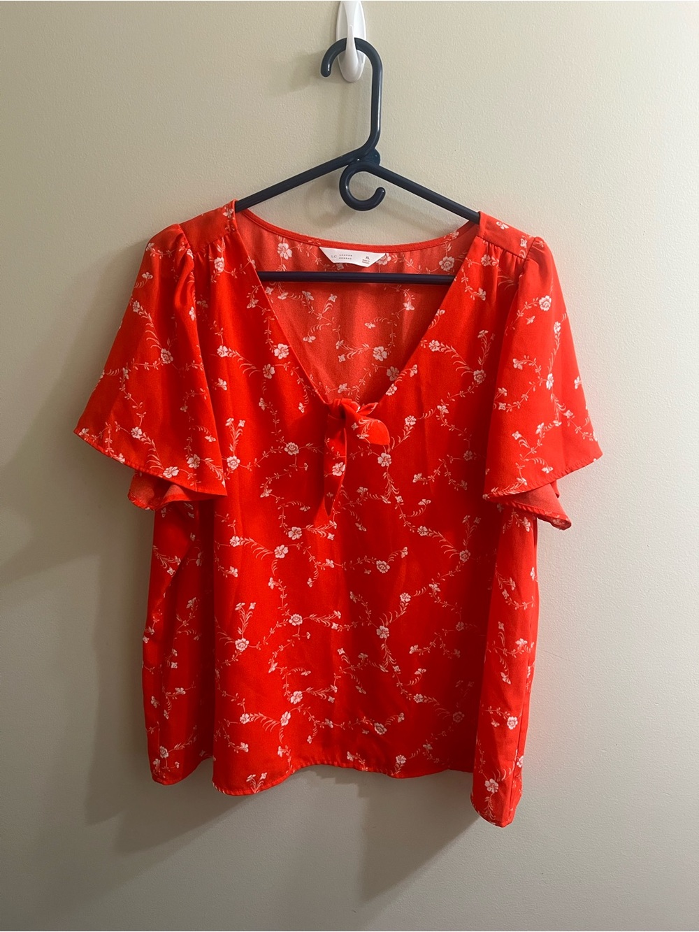 Lauren Conrad Women’s Red Floral Bow Tie Front Blouse V-Neck Size XL